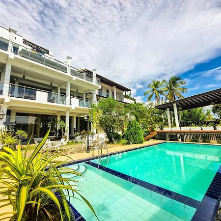 Queens Beach Hotel Тангале Екстериор снимка