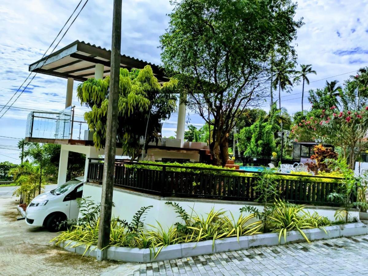 Queens Beach Hotel Тангале Екстериор снимка