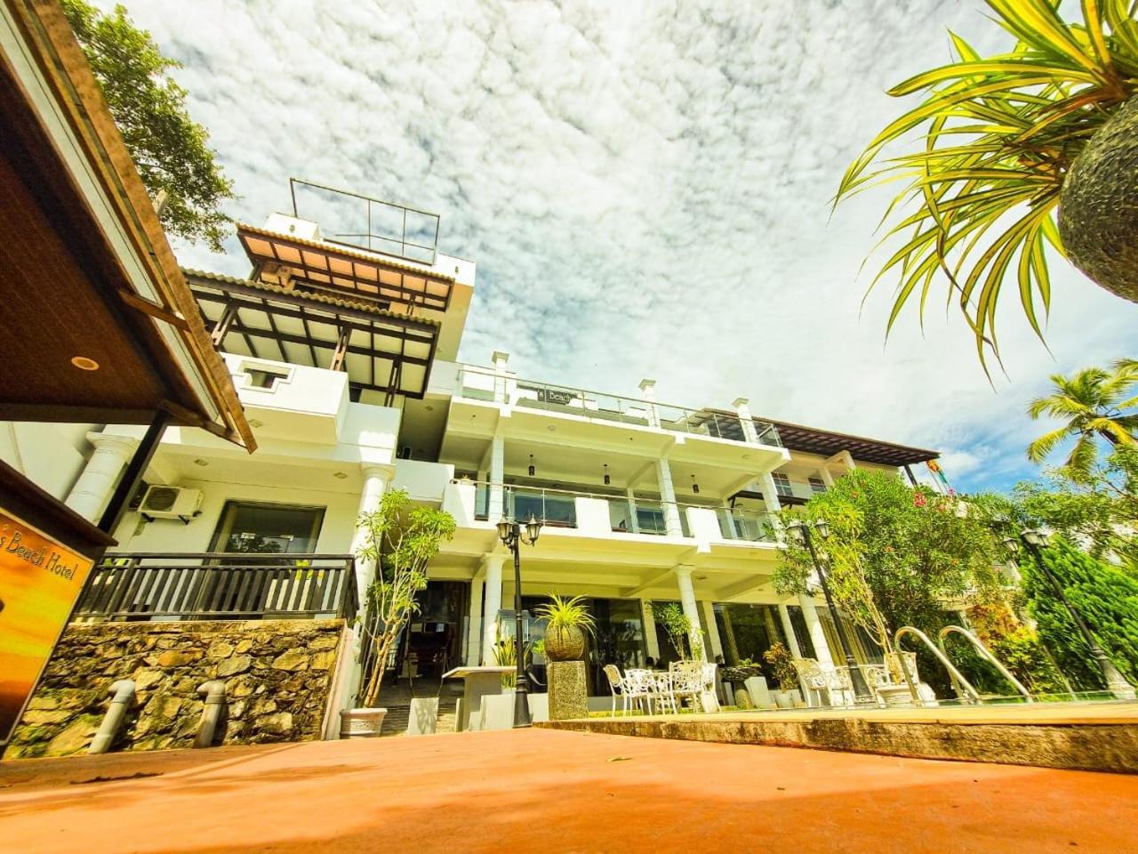 Queens Beach Hotel Тангале Екстериор снимка
