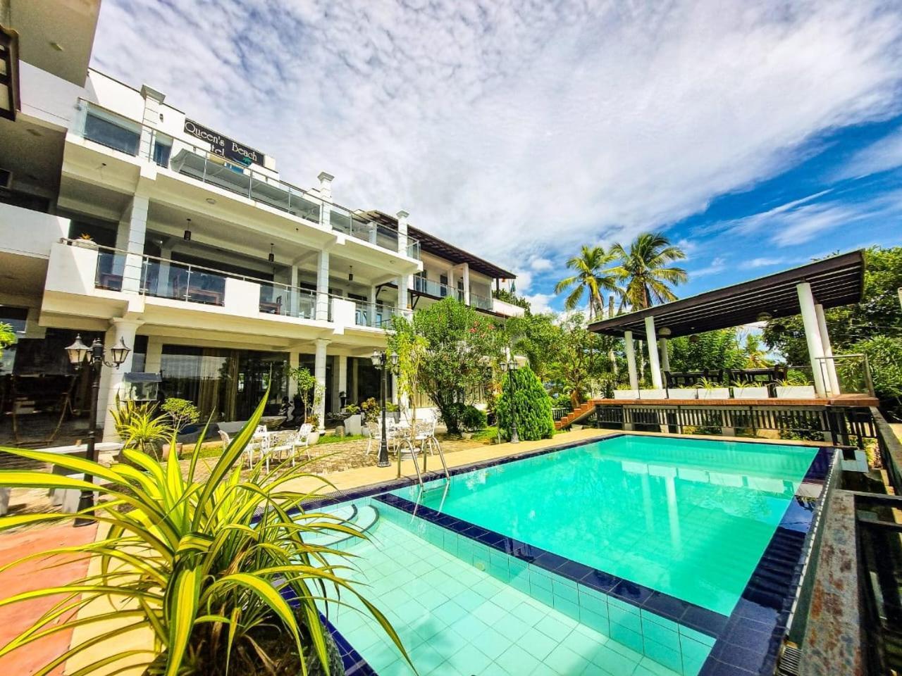Queens Beach Hotel Тангале Екстериор снимка