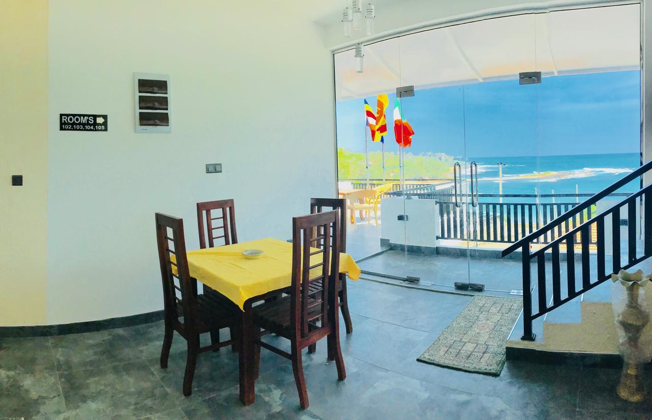 Queens Beach Hotel Тангале Екстериор снимка