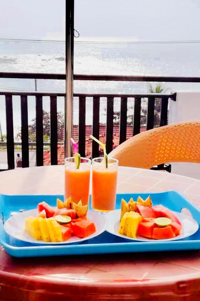 Queens Beach Hotel Тангале Екстериор снимка