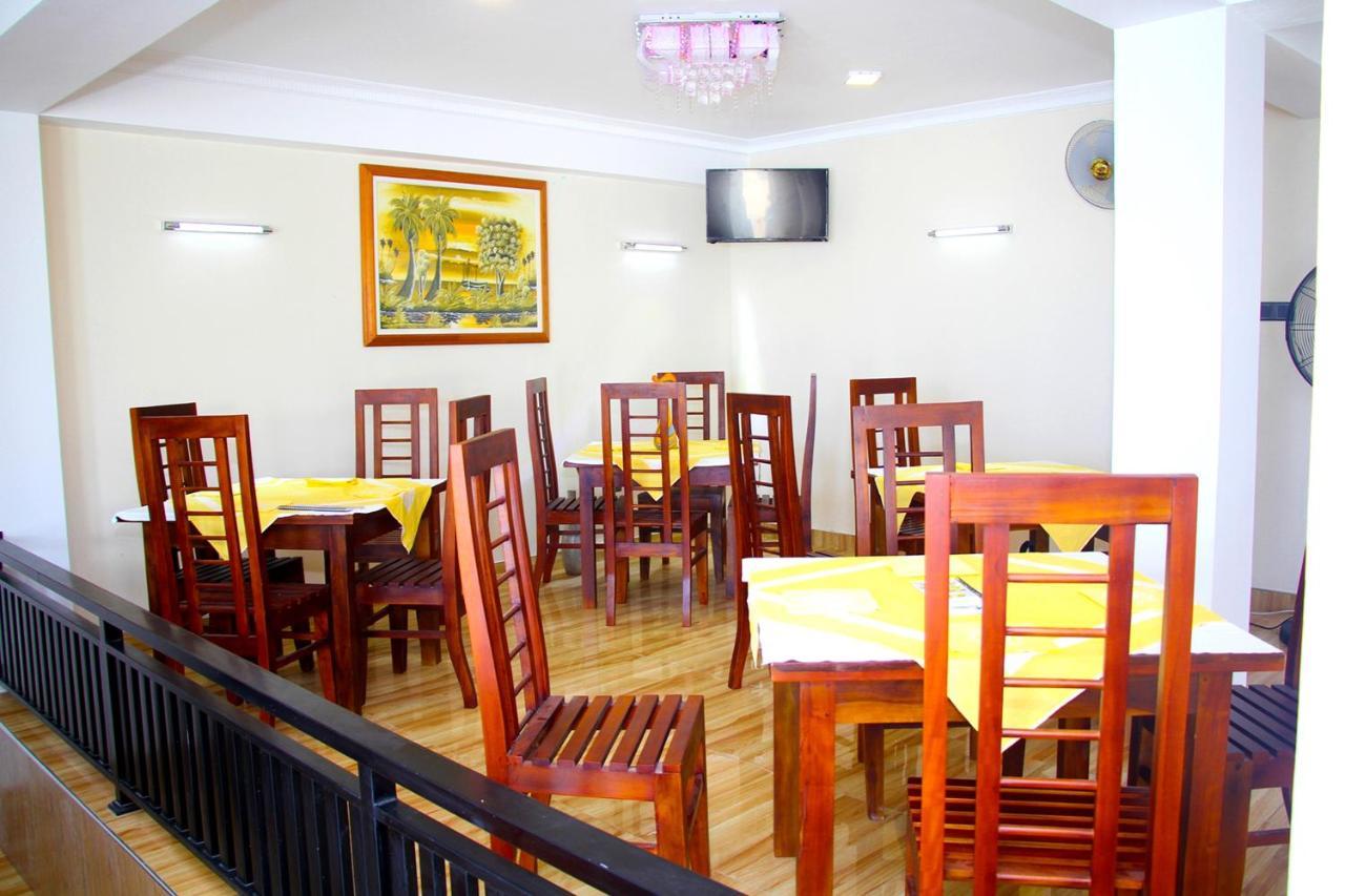 Queens Beach Hotel Тангале Екстериор снимка