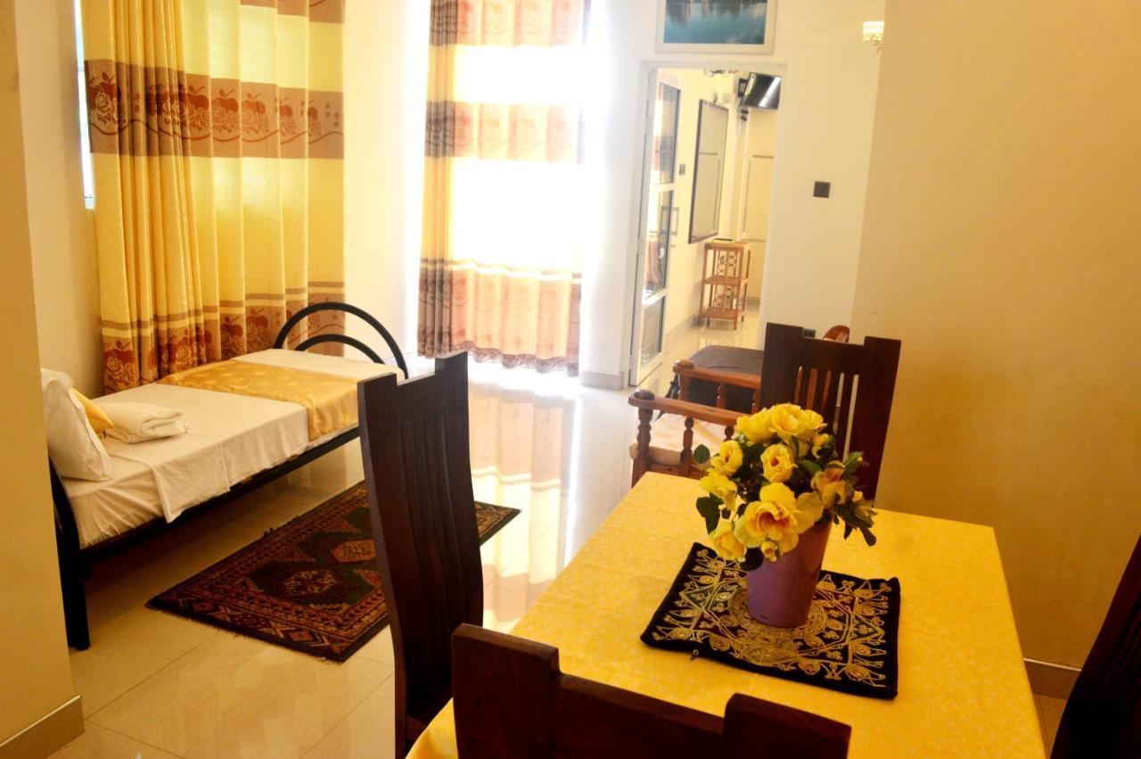 Queens Beach Hotel Тангале Екстериор снимка