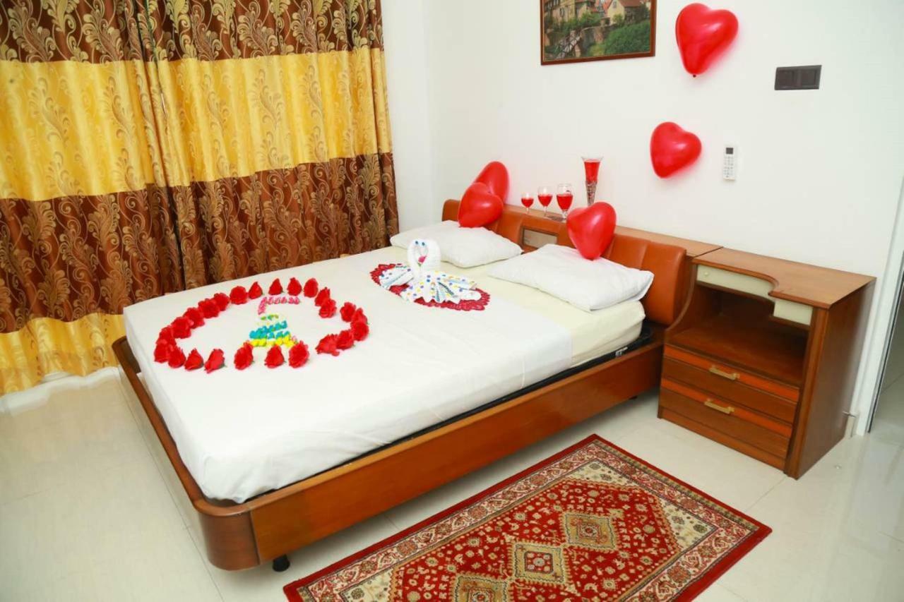 Queens Beach Hotel Тангале Екстериор снимка