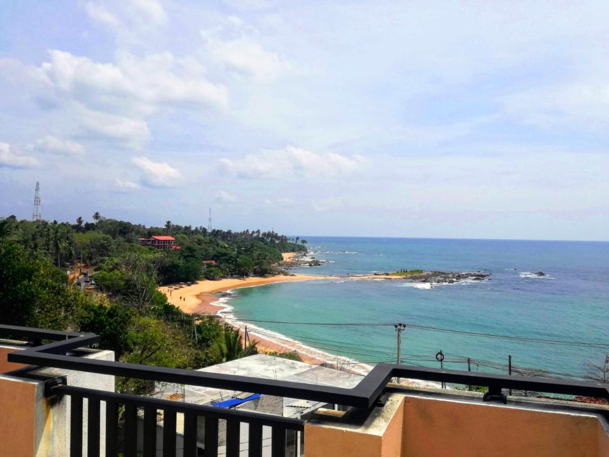 Queens Beach Hotel Тангале Екстериор снимка